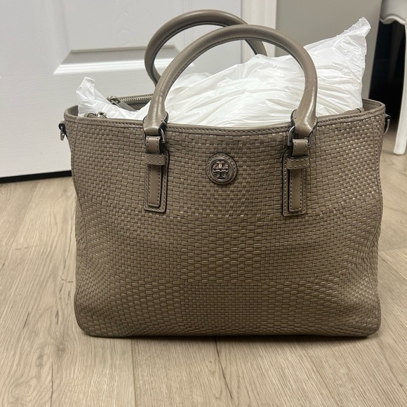 Tory Burch Robinson Woven Multi Tote French Grey Bag - Picture 3 of 10